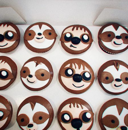 Sloth cupcake